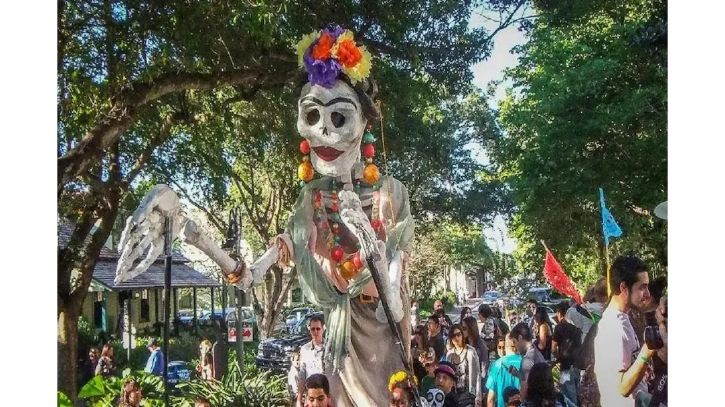 ভয়ংকর নিয়ম, মৃত ব্যক্তির আত্মার সঙ্গে নাচ গান আত্মীয়দের