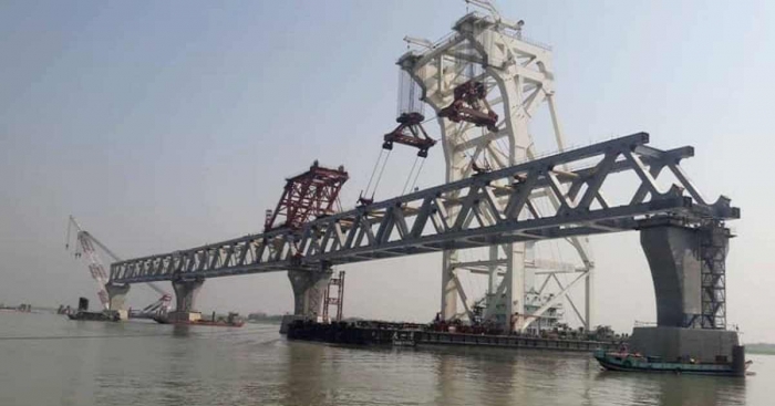 পদ্মায় বসছে ৩১তম স্প্যান