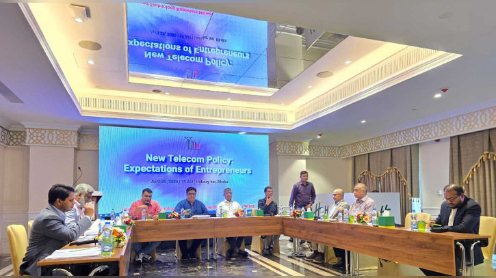স্মার্টফোনের দাম ২৫০০ টাকায় আনতে চায় সরকার: তথ্য উপদেষ্টা