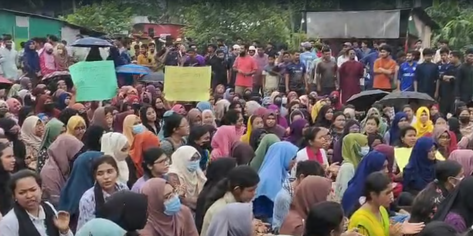 অপ্রতিম হত্যার প্রতিবাদে ঢাকা-চট্টগ্রাম মহাসড়ক অবরোধ