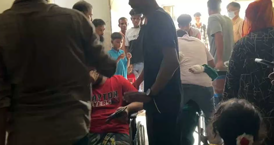 কক্সবাজারে রিসোর্টে আগুন: বেলকনি থেকে লাফ দিয়ে বাঁচেন চিকিৎসক দম্পতি